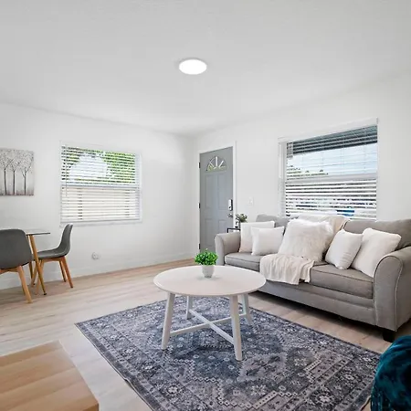 2B2B Duplex 10 Min To The Beach